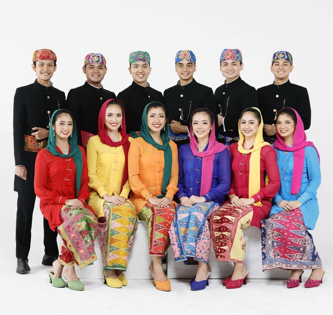 Pakaian dari Mimpi: Mengungkap Koleksi Ethereal Suku Tak Bernama